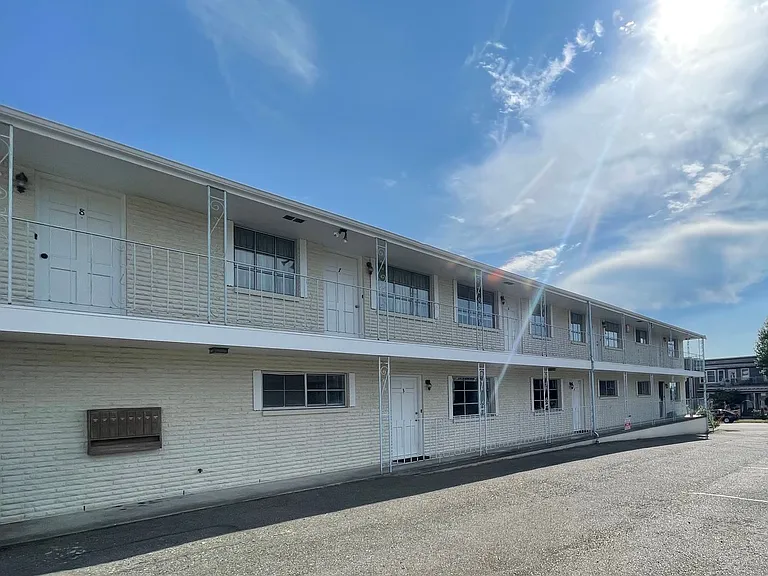 Bel-Air Apartments 8-Unit — Photo 18