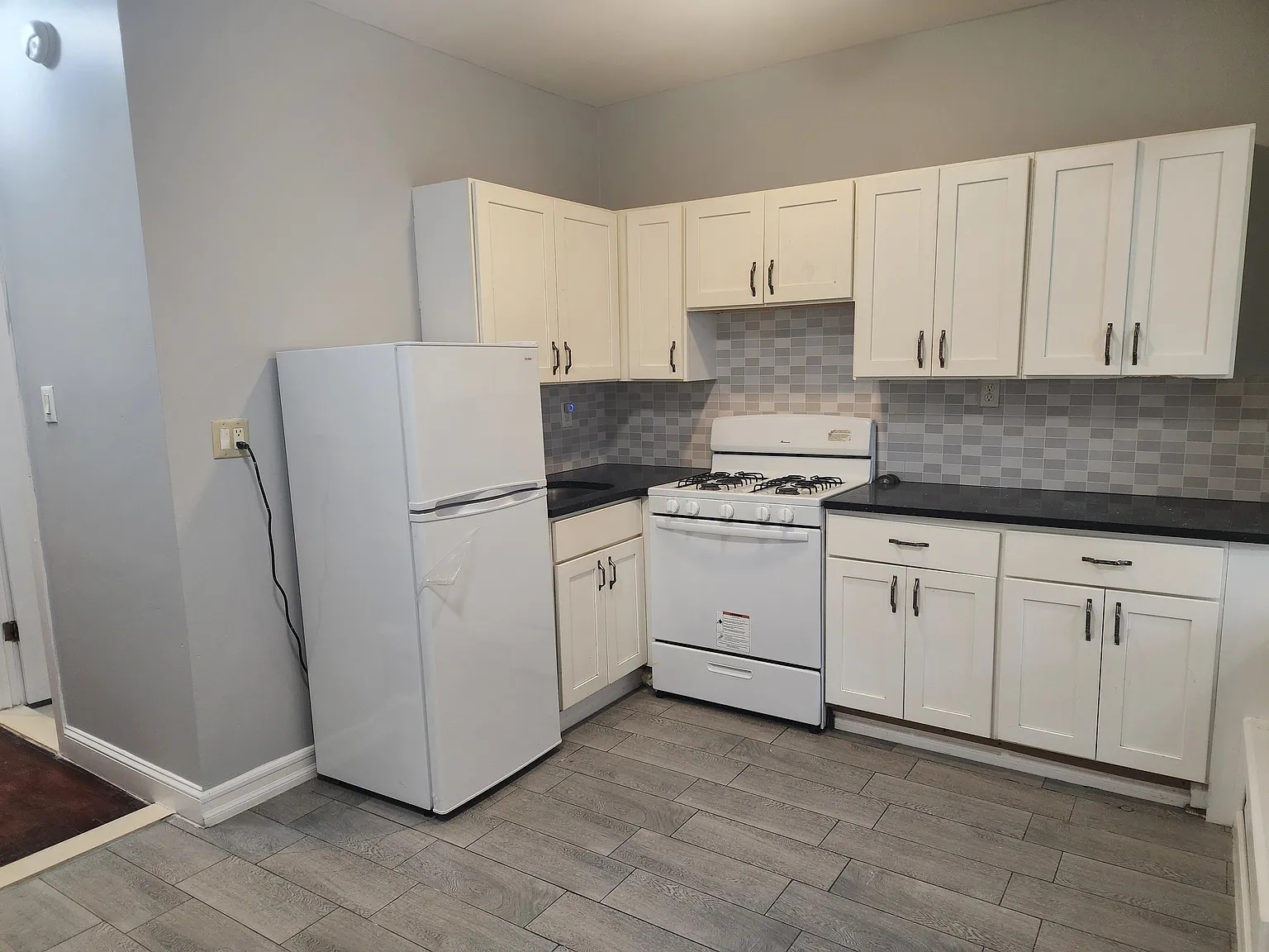 3 bed, 1200 sqft, $2,600 — Photo 1