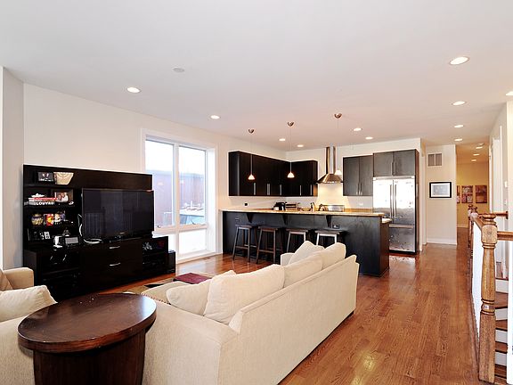3rd image of 2741 N Sheffield Ave #1N
