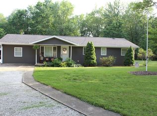 693 D St NW, Linton, IN 47441