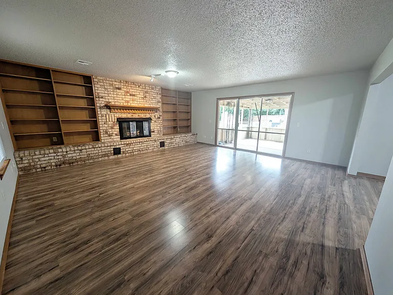 1915 S Jensen Ave — Photo 9