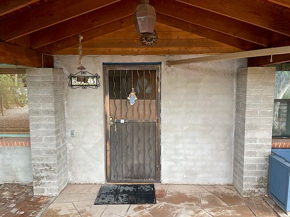 3rd image of 2725 E Blacklidge Dr