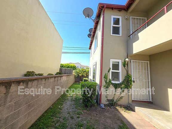 2nd image of 808 Palm Dr APT B