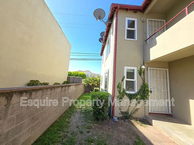 Building Photo - 808 Palm Dr #B