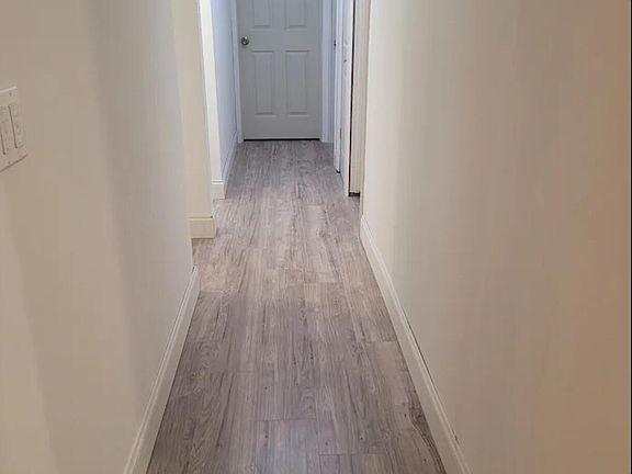 3rd image of 419 Dahlia Ave