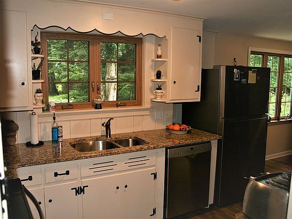 3rd image of 72 Parkside Ave