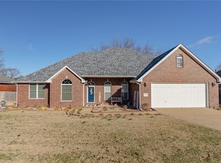 2436 Indian Oaks Trl, Springdale, AR 72762