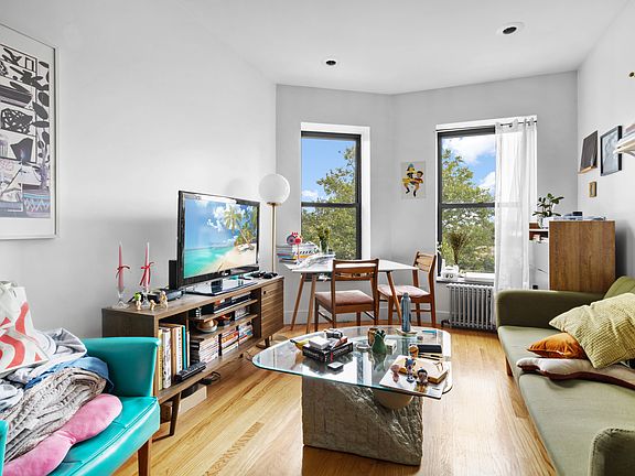 2nd image of 496 Macdonough St #2
