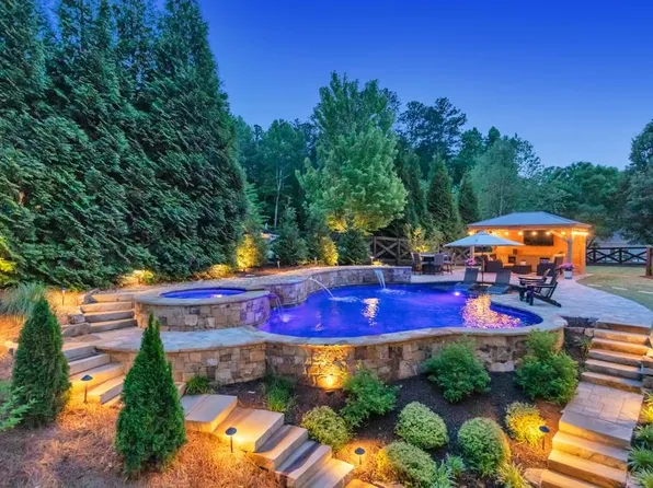 5725 Sunburst Dr, Powder Springs, GA 30127