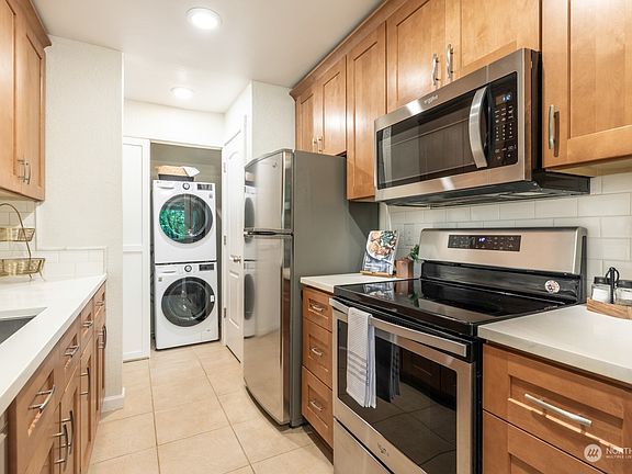 5th image of 830 Kirkland Way #104