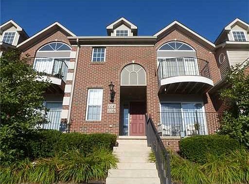 1st image of 114 W Oakbrook Dr #4