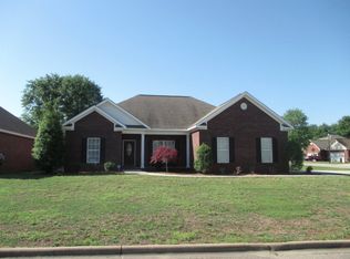 100 Lawrenceburg Ct, Dothan, AL 36305