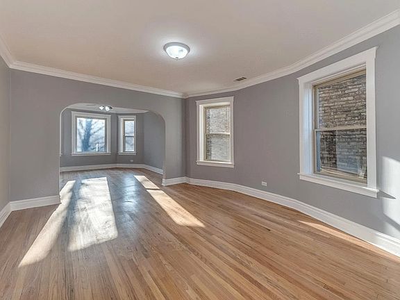 4th image of 3330 N Avers Ave APT 1