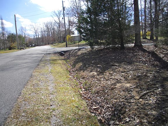 3rd image of Oak Dr