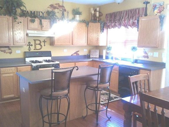 5th image of 2705 Tiffany St