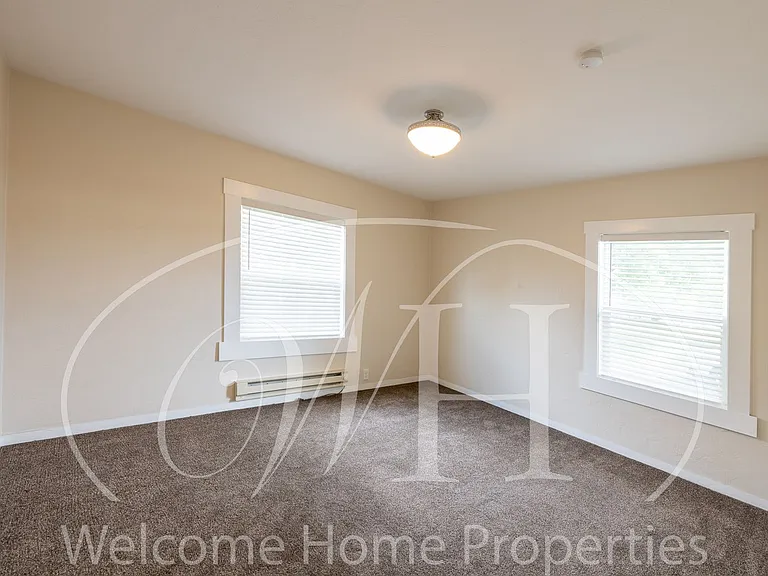 43 NE Ash Ave — Photo 9