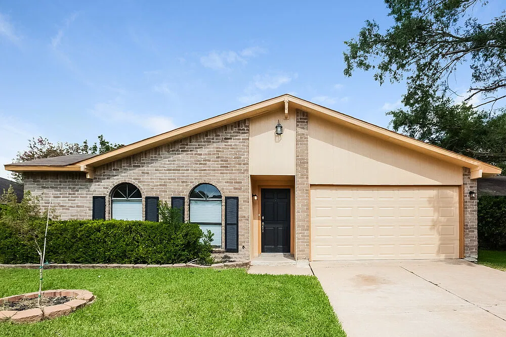 3 bed, 2.0 bath, 1380 sqft, $1,770 — Photo 1