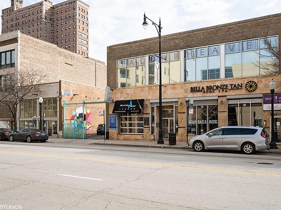 3rd image of 1509 S Michigan Ave