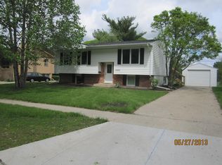 1422 Meadowlane Ave, Ames, IA 50010