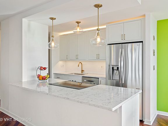4th image of 2650 N Lakeview Ave APT 1701