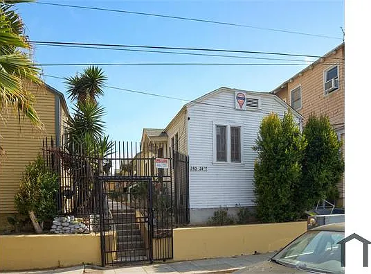 2 bed, 550 sqft, $3,052 — Photo 2