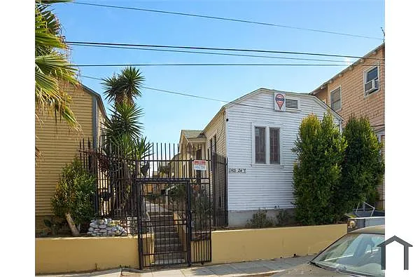 Photo 2 of 14 - 2401 W 10th St #2403.5 - Los Angeles, CA Building Photo - 2401 W 10th St #2403.5