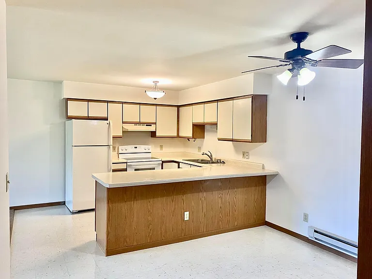 260 Germania St #16 — Photo 6