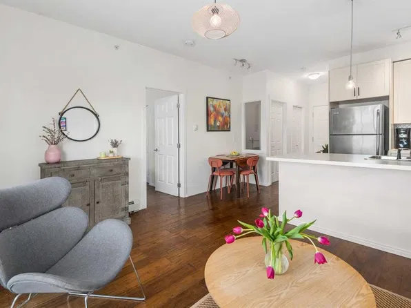 279 SW Copperpond Cmn SE #1403, Calgary, AB T2Z 0S4
