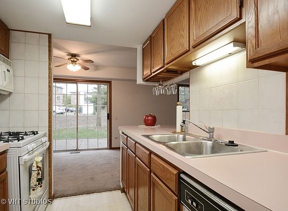 3rd image of 9071 Carlisle Ln