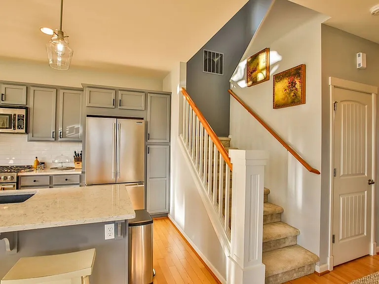 1404 Portside Ct — Photo 9