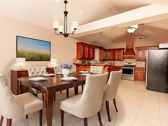 4th image of 412 Justice Ln