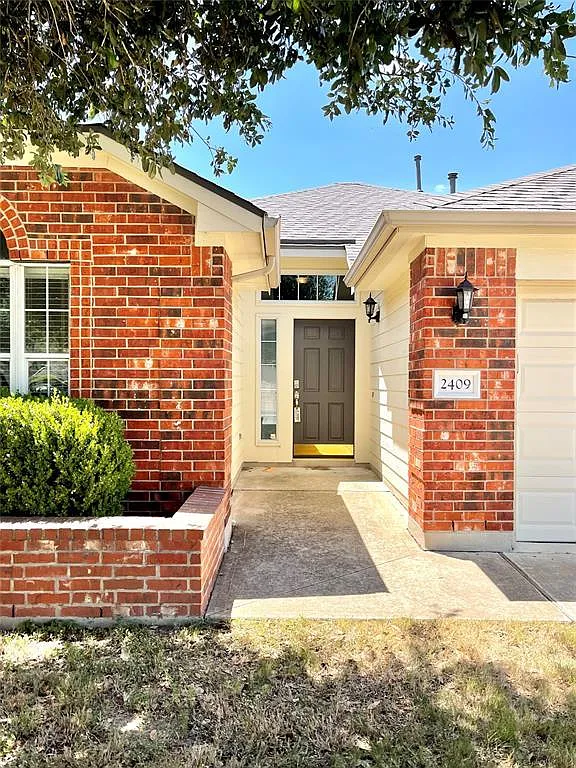Building Photo - 2409 Romeo Dr