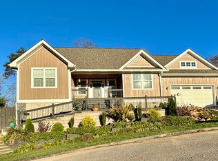 8 Weather Wood Dr, Arden, NC 28704