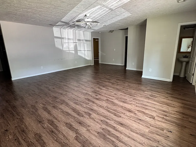 631 East St — Photo 2
