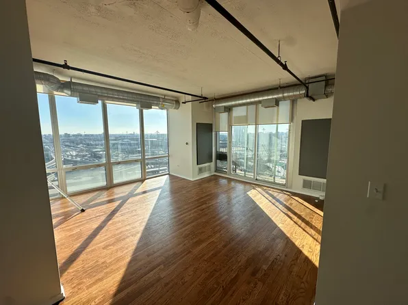 700 W Van Buren St, Chicago, IL