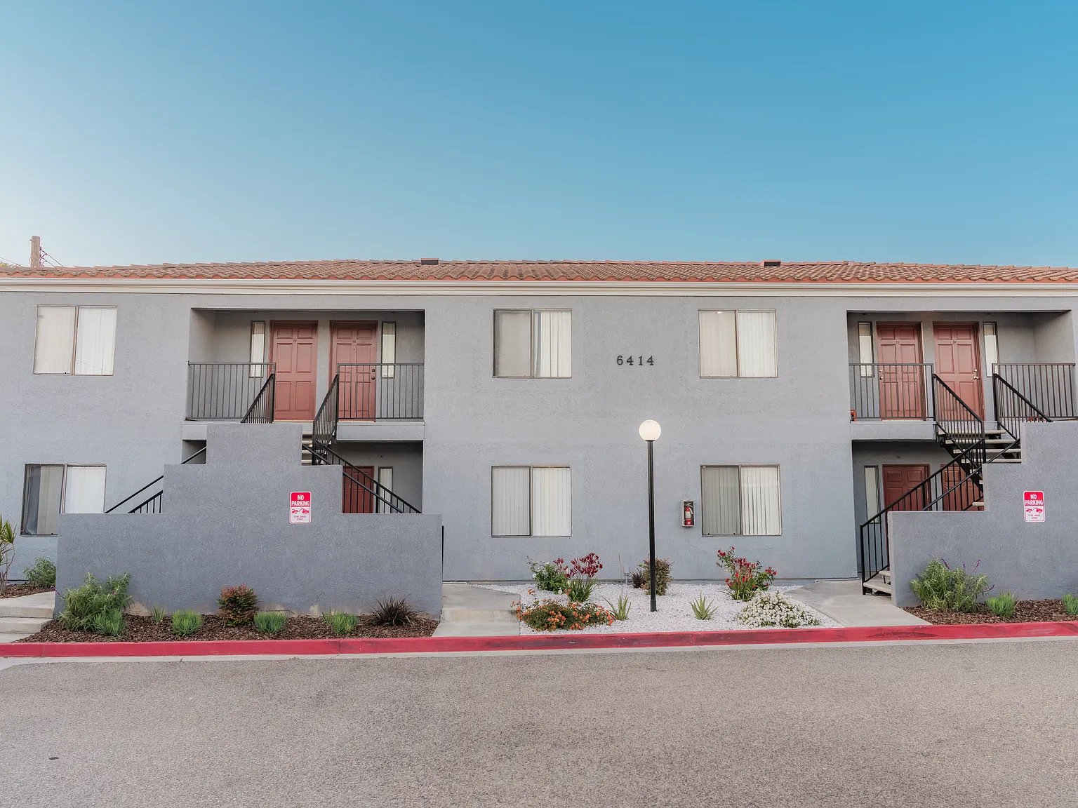 Citrus Court Apartments — Photo 2