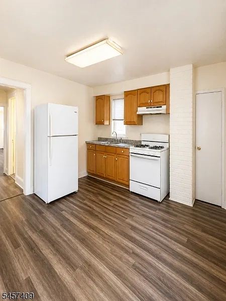 3 bed, 1.0 bath, $2,300 — Photo 2