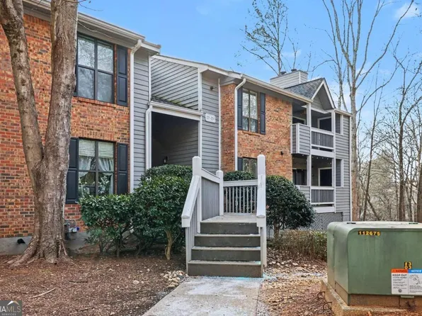 225 Warm Springs Cir, Roswell, GA 30075
