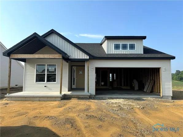 1247 Dublin Dr, Waterville, OH 43566