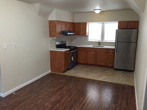 5th image of 169-10 140 Ave