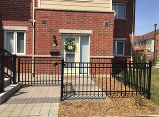 250 Sunny Meadow Blvd #326, Brampton, ON L6R 3Y7