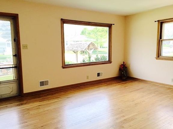 3rd image of 4429 S Kentucky Ave