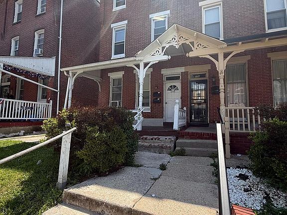 3rd image of 558 Stanbridge St