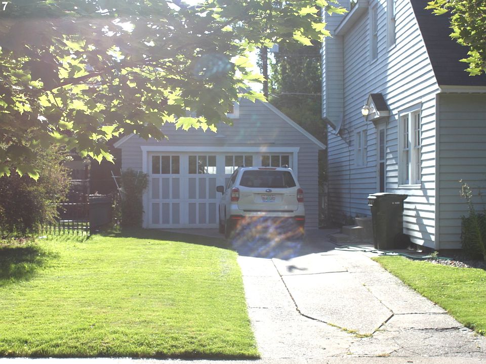 2nd image of 2515 1st St