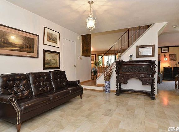 3rd image of 38 Woodbine St