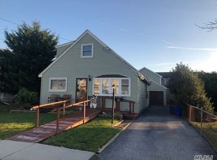 16 Felix Pl, Amityville, NY 11701