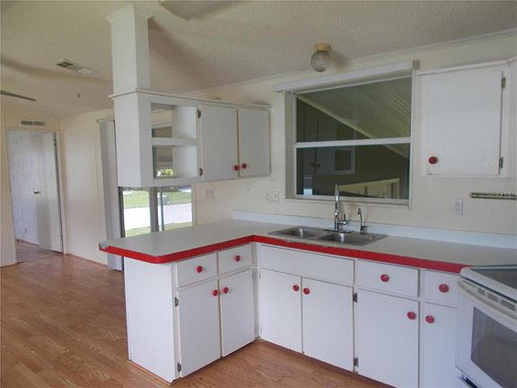 3rd image of 5787 Holiday Park Blvd