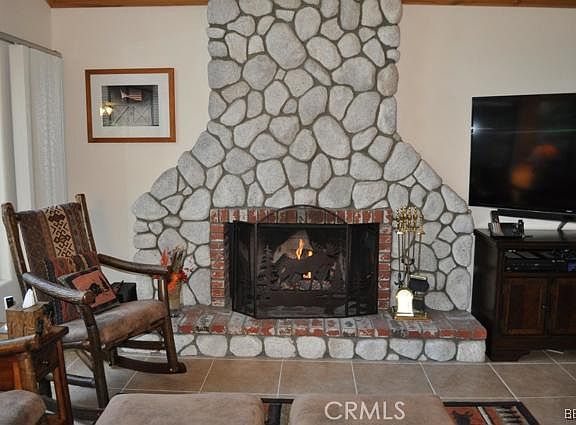 3rd image of 791 Virginia Ct