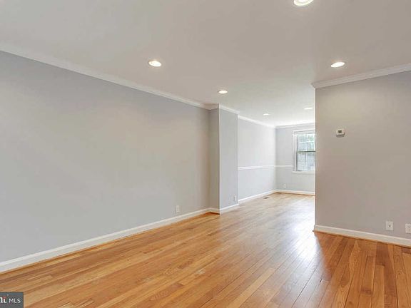 4th image of 3623 S Taylor St