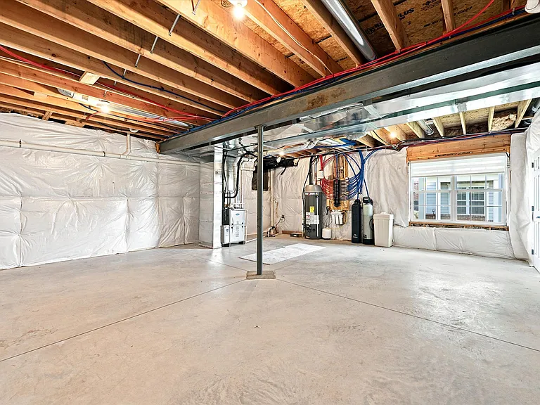 160 Shilling Ave — Photo 25